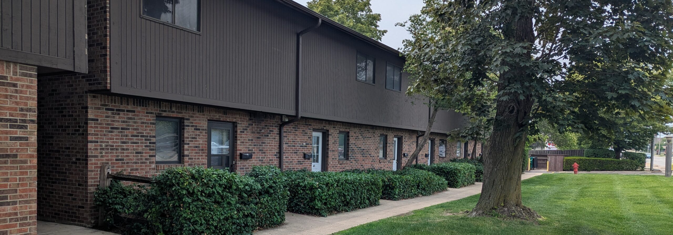 Three bedrooms in Colonial Townhouses from Mason Properties in DeKalb, IL