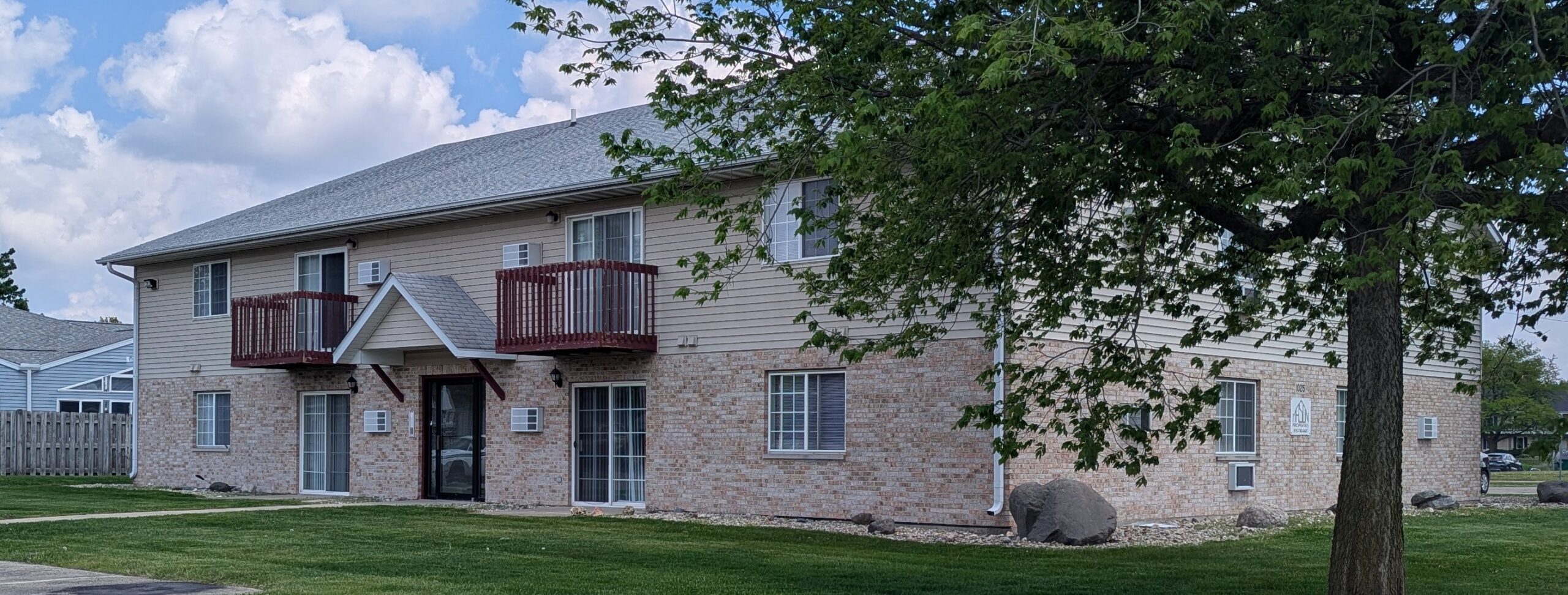 Two bedrooms in Lunwood from Mason Properties in DeKalb, IL