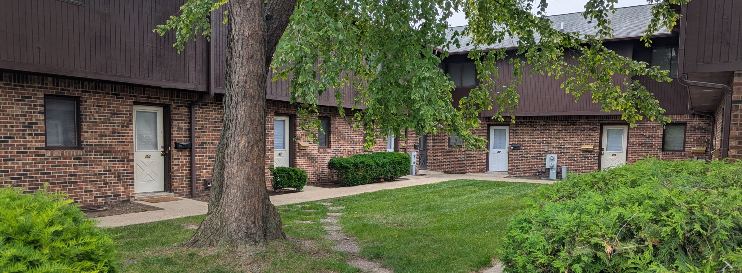 Five bedrooms in Old Orchard Apartments from Mason Properties in DeKalb, IL