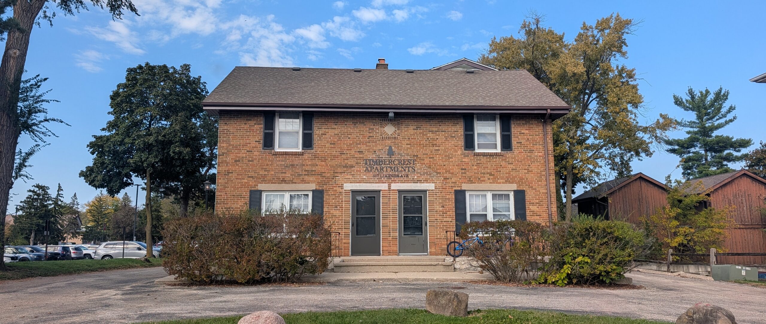 Two bedrooms in Timbercrest Apartments from Mason Properties in DeKalb, IL